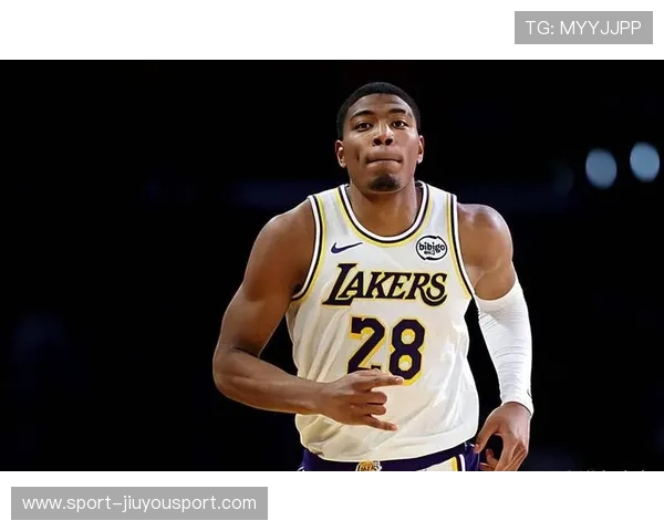 八村塁篮下补篮连续得手，湖人锋线火力全开