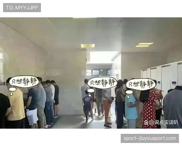 准女老师就这素质？教资考试女生占男厕事件引爆网络