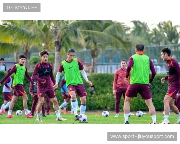 国足备战训练日程紧凑安排合理，国足训练赛